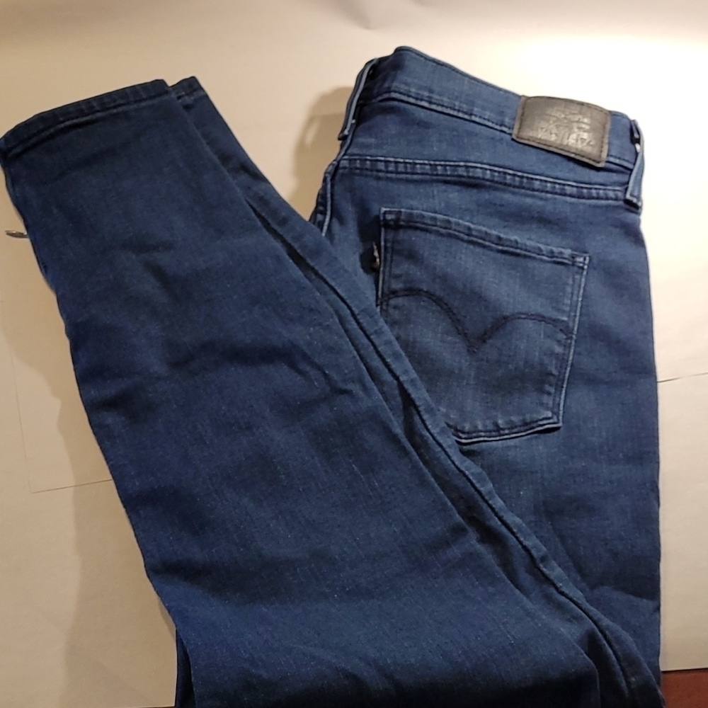 Levi Strauss Shaping Skinny Jeans 👖